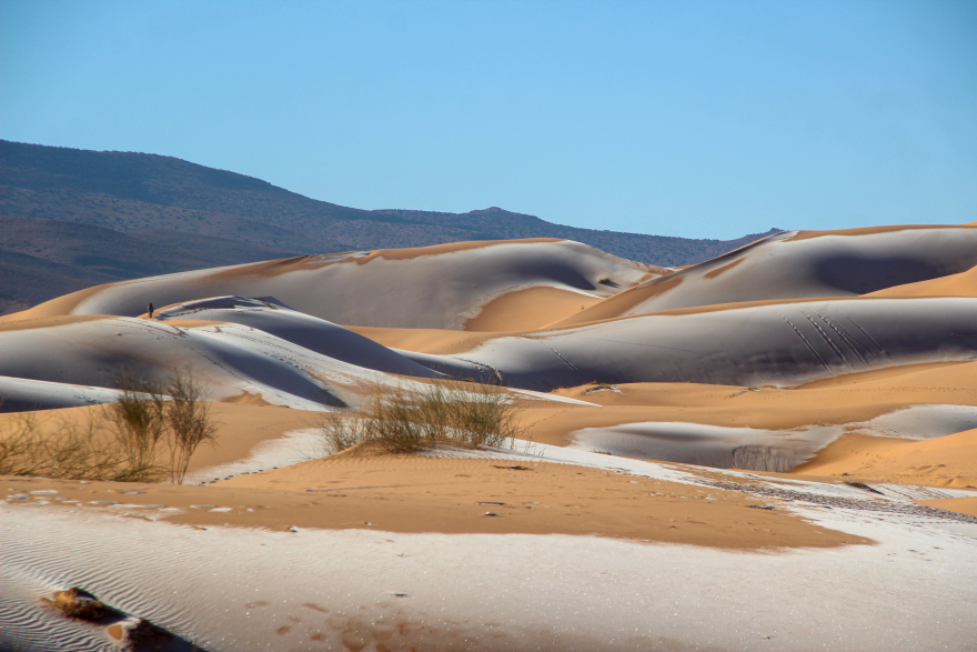 Incredible! Snowfall in the Sahara Desert and Saudi Arabia (videos