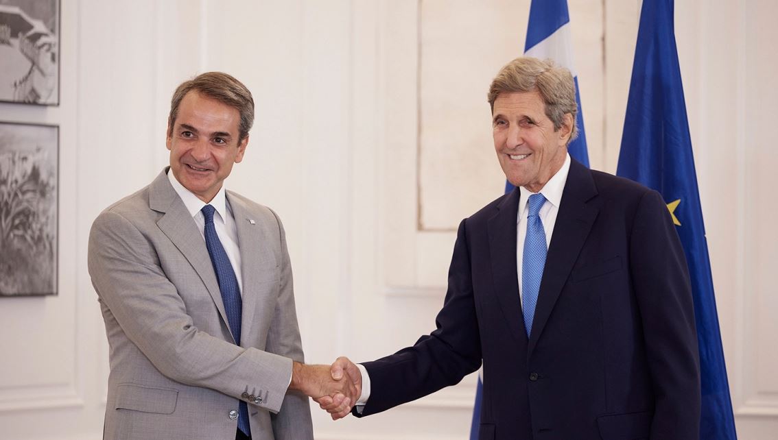 PM Mitsotakis meets with US special Envoy for Climate, John Kerry in Athens  | protothemanews.com