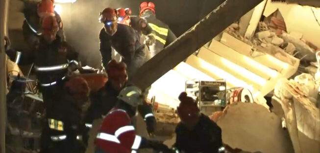 Greek rescuers continue their heroic efforts in Turkey – They free 20 ...
