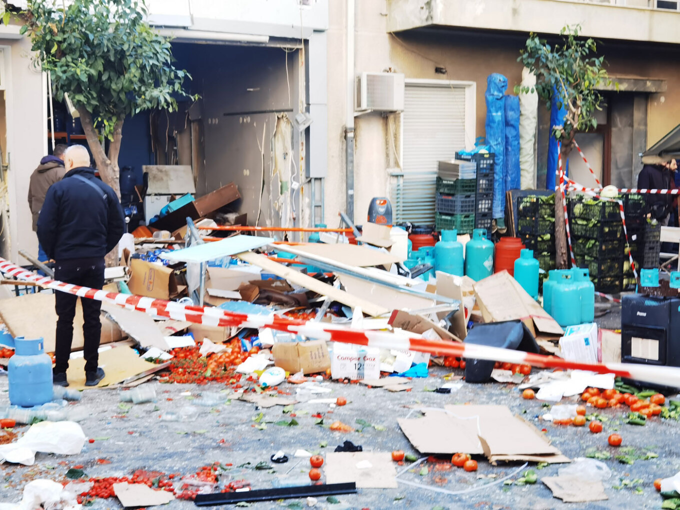 Large explosion rocks Athens suburb (video-photos) - ProtoThema English