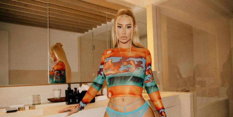 Iggy Azalea suffers wardrobe malfunction in Saudi Arabia causing