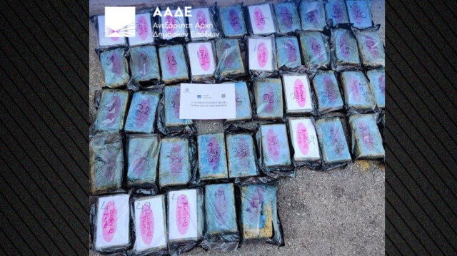 Piraeus: ADDE seized 54 kilos of cocaine worth 2.35 million euros ...