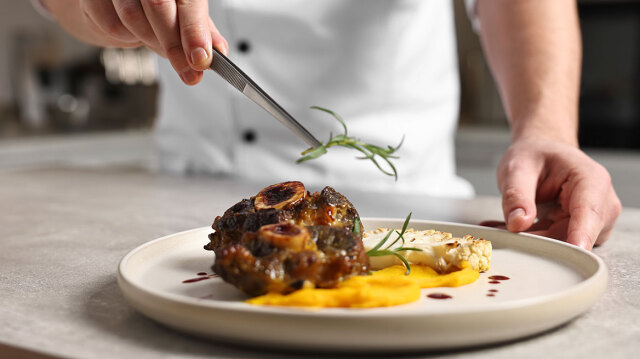 Famous television chef arrested for tax debts to the State - ProtoThema ...
