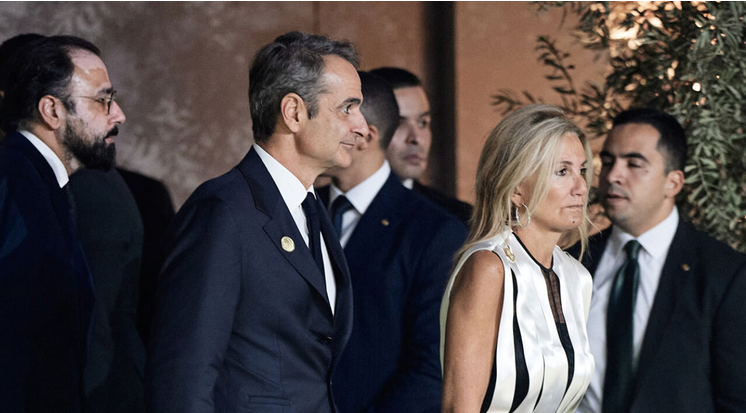 Inauguration for the “pharaonic” archaeological museum with the backdrop of one of the Seven Wonders of the Ancient World – Kyriakos Mitsotakis present