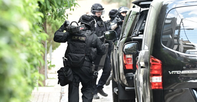 The Cretan arrested in Kalyvia with a Kalashnikov and silenced pistols had strangled his girlfriend while he was still a minor