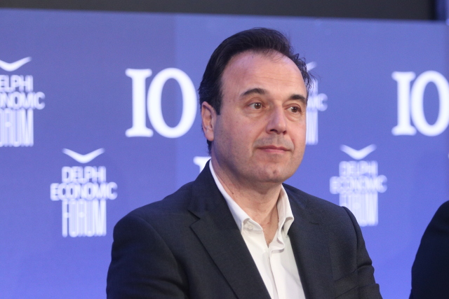 Papastergiou on road cameras: “At the moment you commit a violation, you’ll receive a message that you’re being checked, and a few hours later it will appear in your wallet”