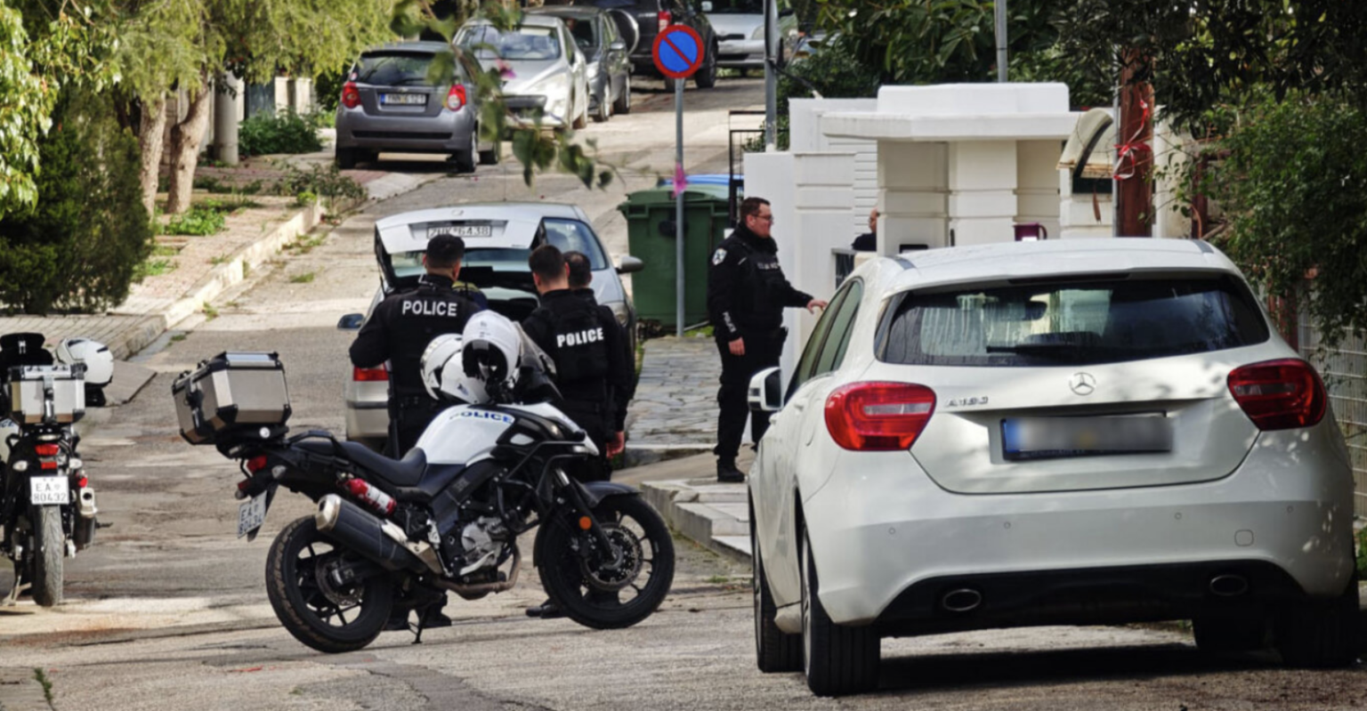 Dead man found in the trunk of a car in Glyfada – His son arrested, had ...