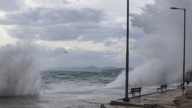 Rain and strong winds bring a cooler start to May