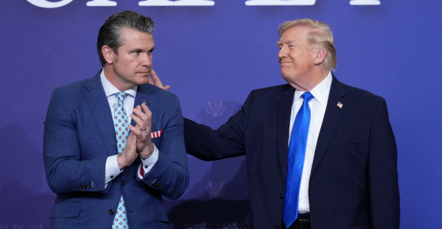 “Pete said let’s do it”: Trump pointed to Hegseth for the attack on Iran, and the Secretary of War smiled awkwardly