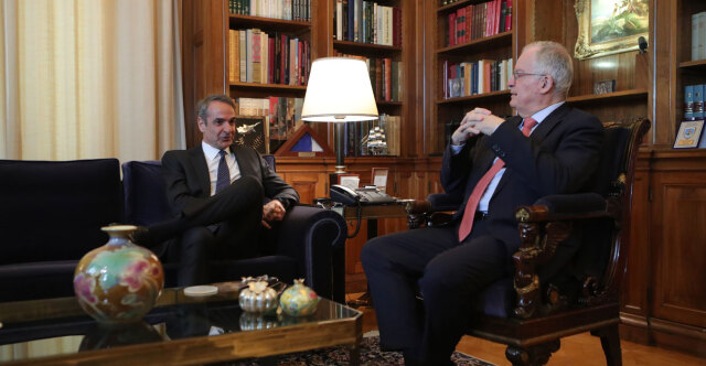 Mitsotakis to Tasoulas: Government imposes a cap on fuel and supermarket products (updated)