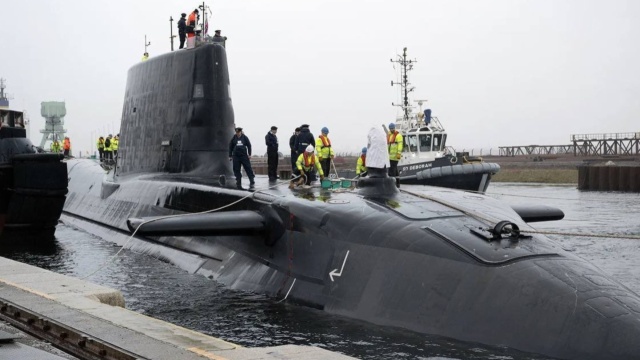 Daily Mail: British nuclear-powered submarine with Tomahawk missiles in the Arabian Sea