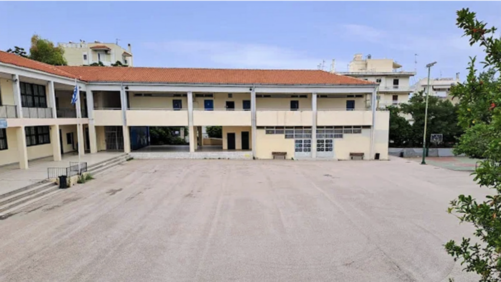 13-year-old girl fell from school balcony in Haidari, intubated in ICU