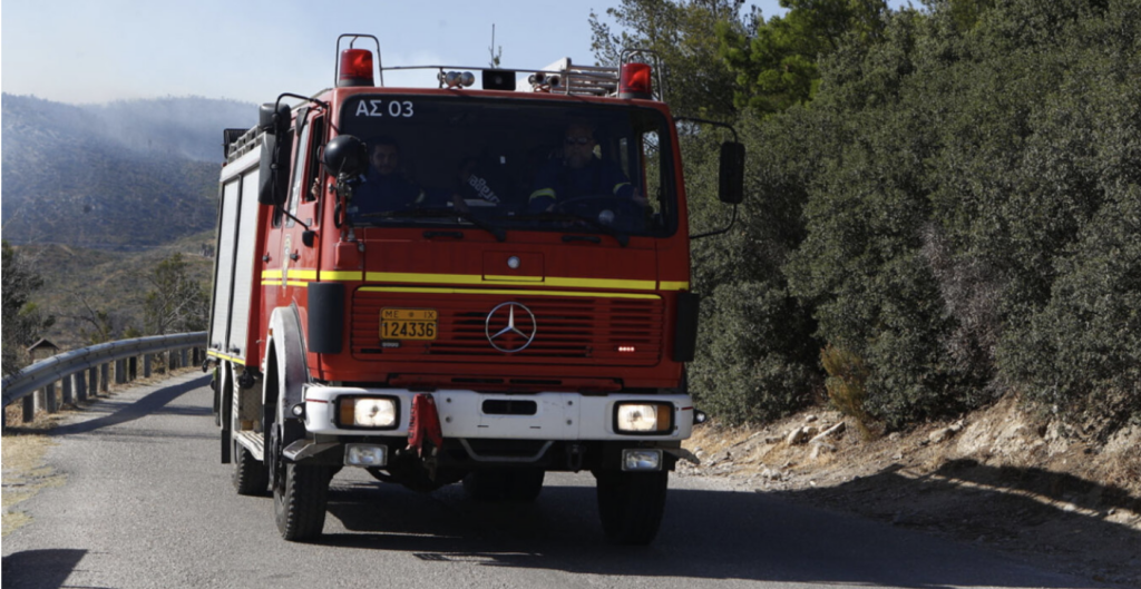 Fire now in Parnitha: Strong firefighting forces on scene, road closed from the cable car point – Watch video