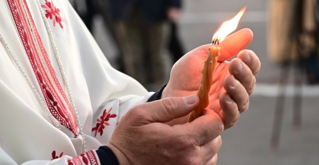 Holy light to “arrive” in Cyprus on special AEGEAN flight