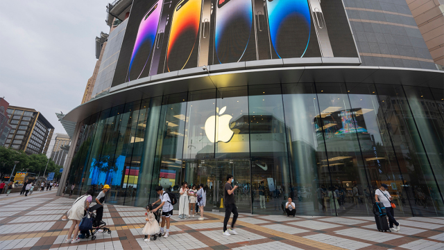 Apple: From a garage to the top of the world – At 50 years old with 465 billion in revenue, against the challenge of AI