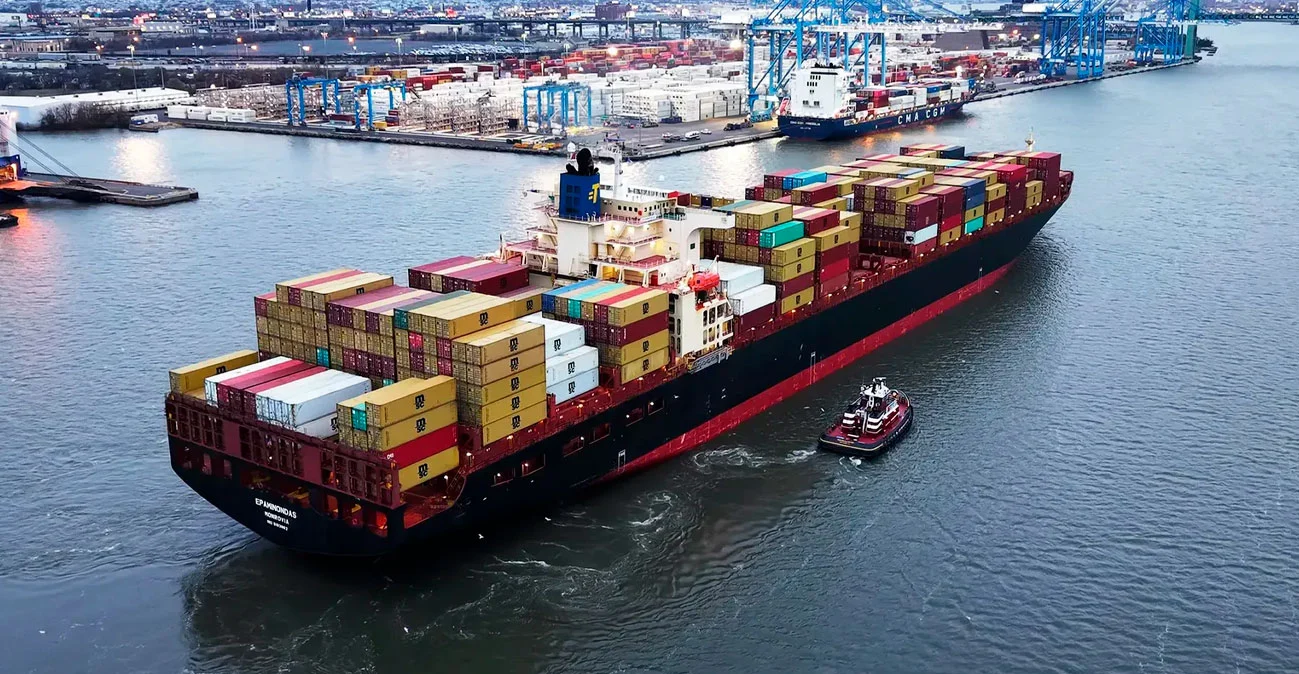 Greek interests ship was hit in Oman by the Islamic Revolutionary Guard