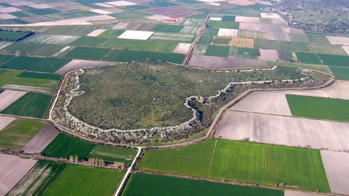 Ministry of Culture: The southern gate of the Mycenaean acropolis and part of its cyclopean wall have been restored