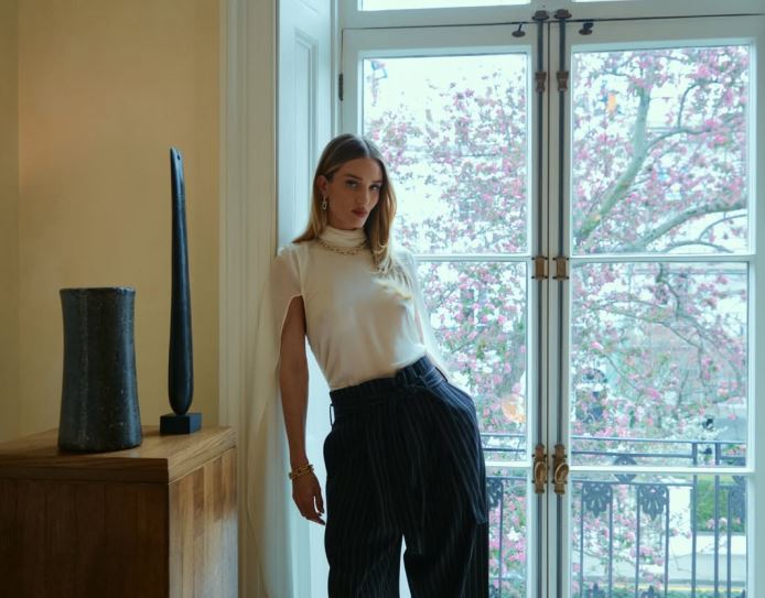 Rosie Huntington-Whiteley and Monica Bellucci highlight the same Greek song through their Instagram posts