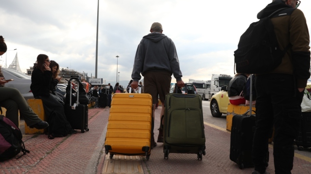 Holy Saturday exodus: More than 5,800 passengers to depart from Attica ports