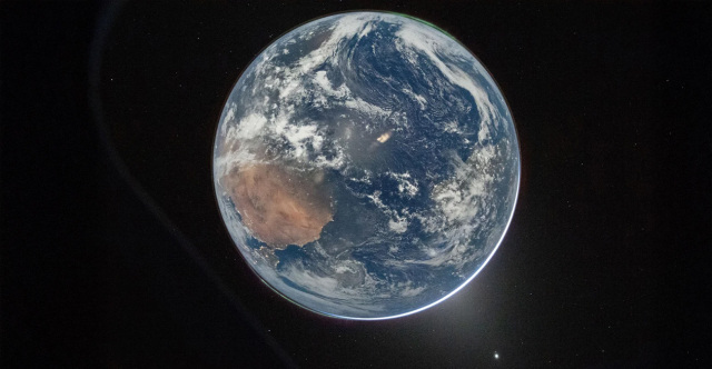 Impressive images from the launch of the Artemis II mission to the Moon