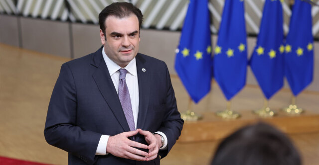 Pierrakakis: Greece reduces debt from 210% to 136% and accelerates investment growth