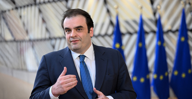 Pierrakakis to IMF: Risk of the biggest energy crisis in history if the Straits remain closed