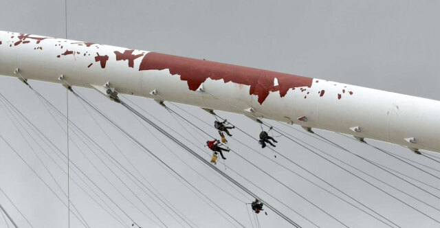 Impressive shots of the work on the Calatrava canopy at OAKA, workers hanging from a height of 62 meters