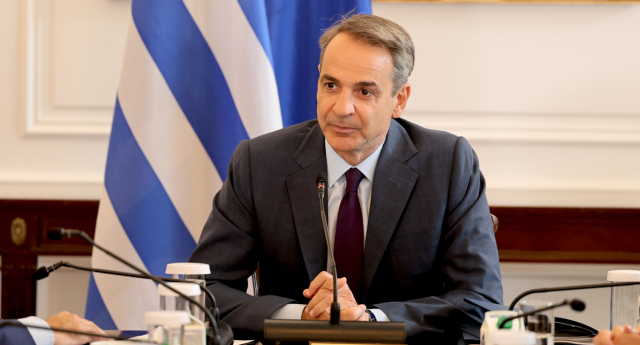 Kyriakos Mitsotakis unveils €500M plan in two phases: Diesel support and pension measures