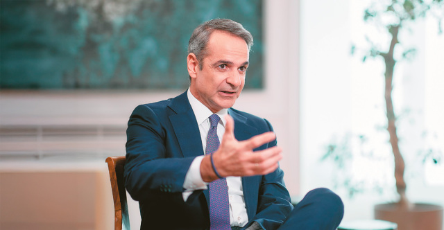 Mitsotakis’ calculations after Easter: The support measures, the constitutional counterattack after OPEKEPE, and the preparation for elections from autumn onwards