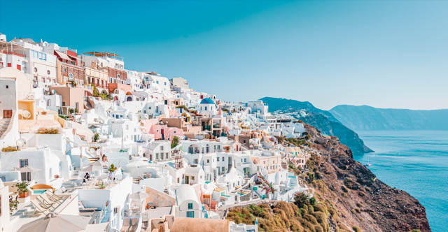 30% cut to tourist beds in the Cyclades, clampdown on Airbnb as well