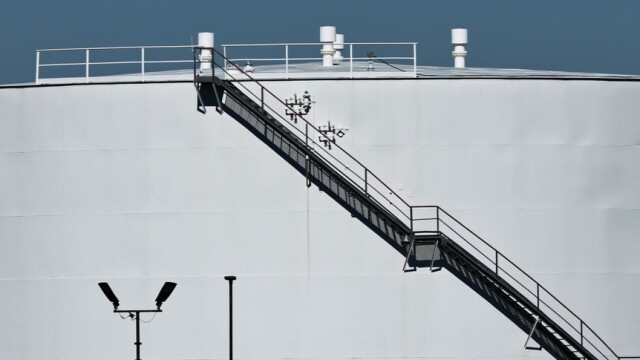 Ceasefire pushes oil prices below $95, with Brent moving toward $90