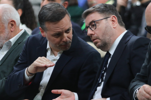 PASOK strongly attacks the government, calls for immediate elections and lifting of immunity for a full investigation of OPEKEPE