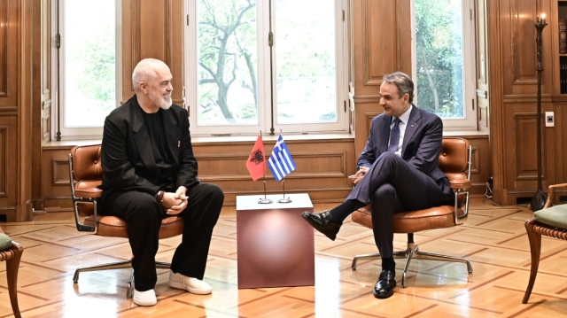 Edi Rama: Apologized to Kyriakos Mitsotakis for his outfit — “I apologize for not being dressed as formally as you”