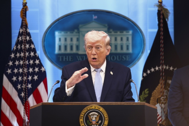 Vance departs for Pakistan and warns Tehran not to play games with the US in negotiations (updated)