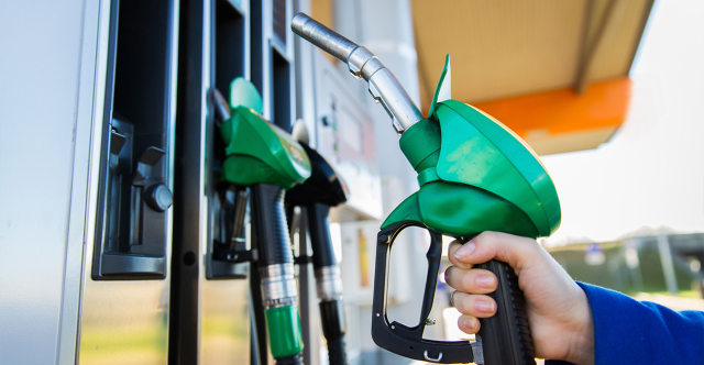 In Attica and Rhodes the first fines to petrol stations for violation of the profit margin cap