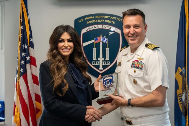 Kimberly Guilfoyle visits Naval base in Souda – See photos