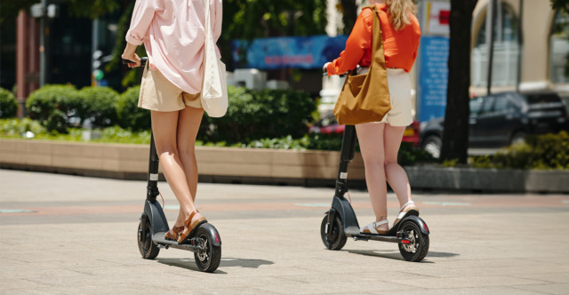 Electric scooters: Immediate ban for minors and mandatory insurance for adults