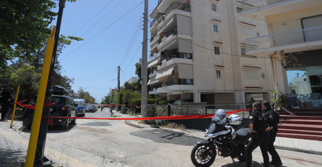 One of the 17-year-olds had left a note before falling with her friend from the rooftop of the apartment building in Ilioupoli: How the tragedy happened
