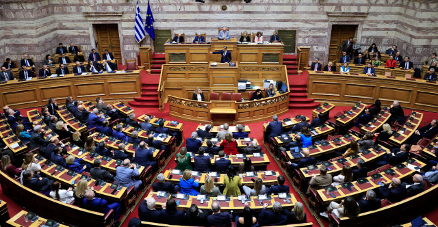 New Democracy monitors the battle for second place in the polls and works on reuniting its 2023 voters