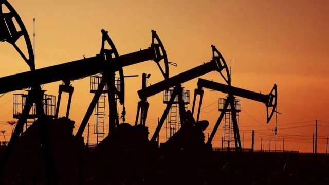 Oil hits $100 a barrel for the first time since May, putting pressure on bonds