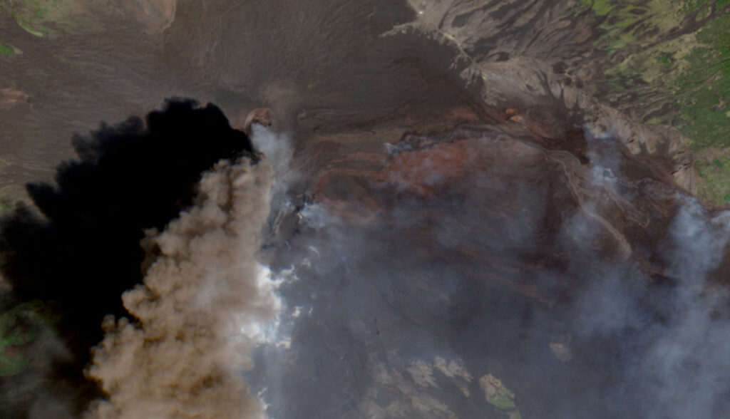 Chaos in Sicily as Mount Etna erupts: Catania Airport closed, ash reaches Malta and Libya (videos)