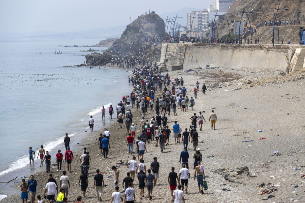 Financial Times: Swimming lessons, Google Maps and wetsuits, how thousands of migrants swam into Ceuta