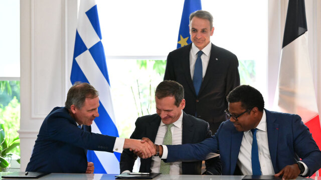 Υπογράφηκε η συμφωνία διασύνδεσης ηλεκτρικής ενέργειας Ελλάδας-Κύπρου: Ο Μητσοτάκης λέει ότι η επένδυση της Meridiam είναι ισχυρή ψήφος εμπιστοσύνης στην Ελλάδα