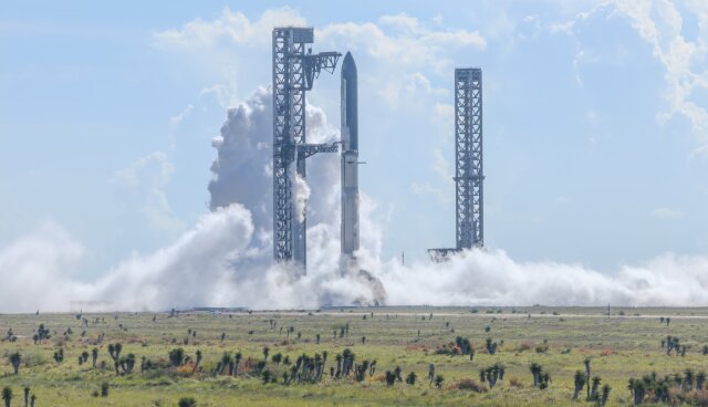 SpaceX launches giant starship into orbit for the first time – Watch the flight