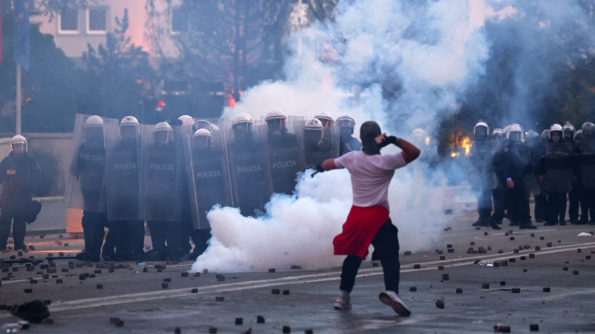 Albania: Anti-Rama student protests spread nationwide, with clashes, injuries and arrests